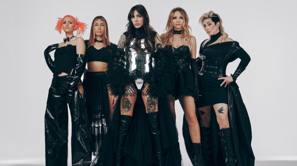 Bambole di Pezza a Sanremo 2026 con “Resta con me”: il testo e il significato del brano in gara al Festival