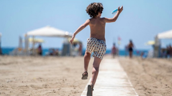 Bandiere verdi 2022: ecco le spiagge attente ai più piccoli, tra divertimento e natura