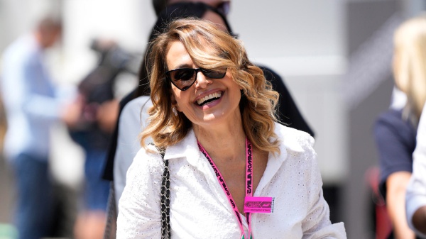 Barbara d'Urso e la bomba sul passato: "Non parlo, le vere motivazioni usciranno un giorno". Scintille alla conferenza di Ballando