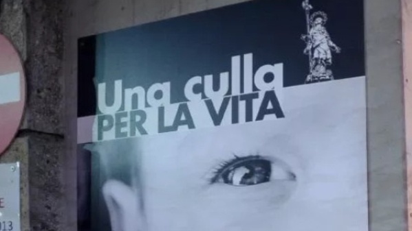 Bergamo: neonato lasciato nella Culla per la Vita, soccorso e portato in ospedale, sta bene