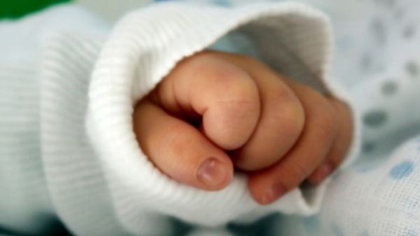 Bimbo abbandonato dopo la nascita, gara di solidarietà per adottare Giovannino