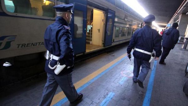 Bologna, uomo ferisce ex moglie e poi si suicida