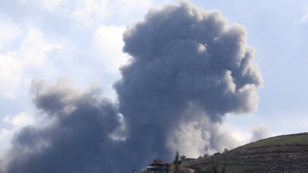 Bombardamenti in Ucraina, le forze russe distruggono due lanciatori e due stazioni radar