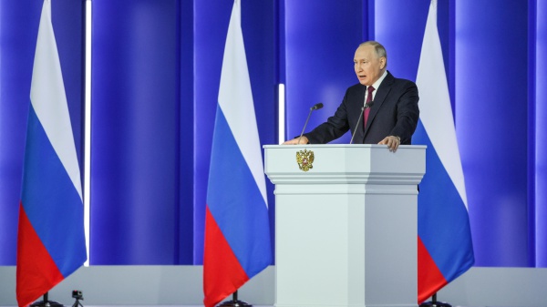 Vladimir Putin al Parlamento: "In gioco l'esistenza stessa della Russia, l'operazione speciale in Ucraina continuerà"