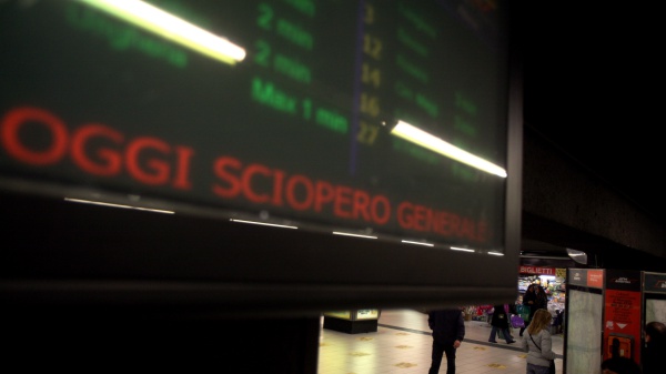 Venerdì di sciopero generale, previsti forti disagi in tutta Italia, manifestazioni nelle grandi città