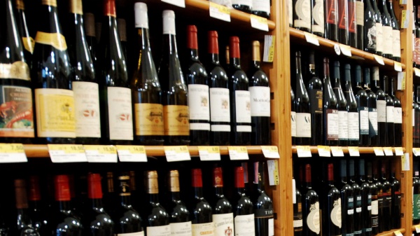 Etichette del vino come le sigarette, il via libera dell'Unione Europea all'Irlanda che fa discutere