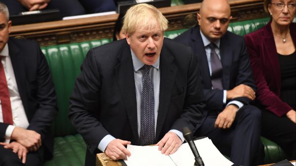 Brexit, approvato emendamento che rinvia il voto sull'accordo
