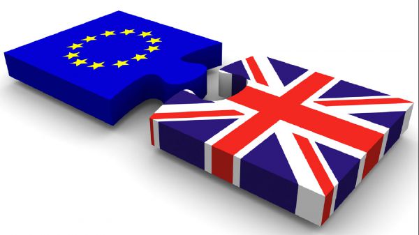 Brexit, leader unionisti irlandesi bocciano ipotesi di accordo