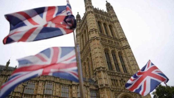 Brexit, stretta sull'immigrazione, dal 2021 stop all'ingresso a chi non parla inglese