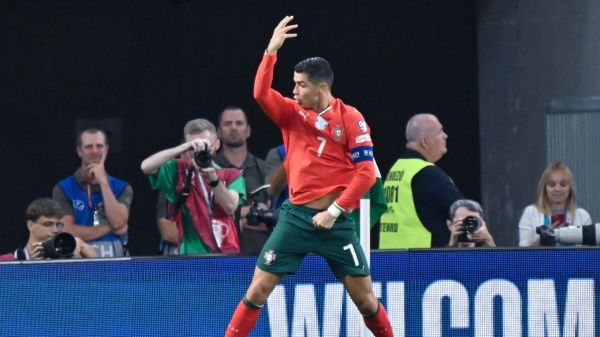 Calcio, Cristiano Ronaldo è il primo calciatore miliardario della storia