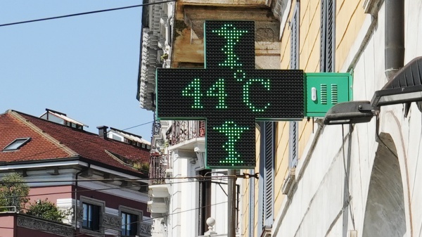 Caldo, Caronte raggiunge il suo apice ma poi inizierà a scemare. Mentre il termometro segna nuovi record