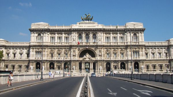Cassazione, chi cambia sesso ha diritto a scegliersi il nome