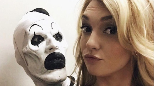 Catherine Corcoran di Terrifier fa causa al regista Damien Leone e ai produttori del film cult horror