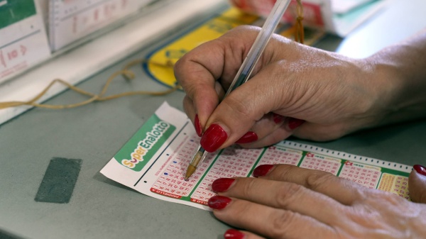 Centrato il Superenalotto dei record, con il ‘6’ d’oro vinti 371 milioni