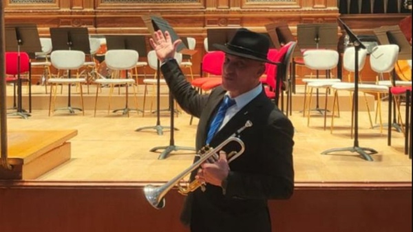 Chi è Saverio Fabri: il trombettista-autista diventato virale mentre omaggia Gino Paoli