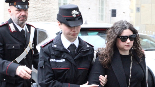 Chiara Petrolini, la mamma che seppellì due figli in giardino, condannata a 24 anni e tre mesi