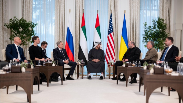 Chiuso il primo round dei colloqui Usa-Russia-Ucraina ad Abu Dhabi: nelle prossime ore altri confronti