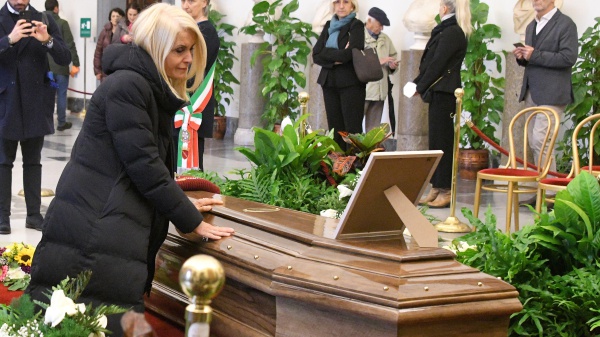 "Ciao Maurizio, sono sicura che tu stia navigando nel più bello dei mari": Federica Gentile ricorda così Costanzo