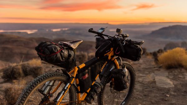 Cicloturismo, trend estate 2020: come organizzarsi per una vacanza ecologica e di prossimità?