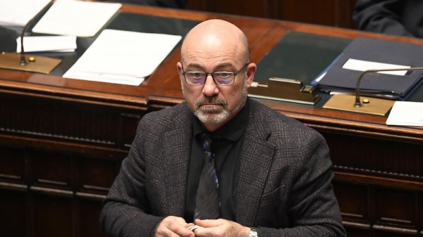 Cingolani: "Caro carburanti immotivato, colossale truffa a cittadini e imprese"