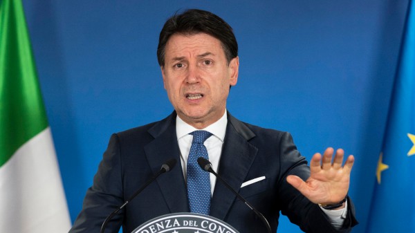 Conte è in bilico, i cinque scenari per la soluzione della crisi di governo, o stessa maggioranza o ribaltone