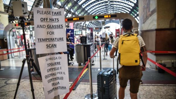 Coronavirus, aumentano i casi in Italia, l’età del contagio scende a 30 anni