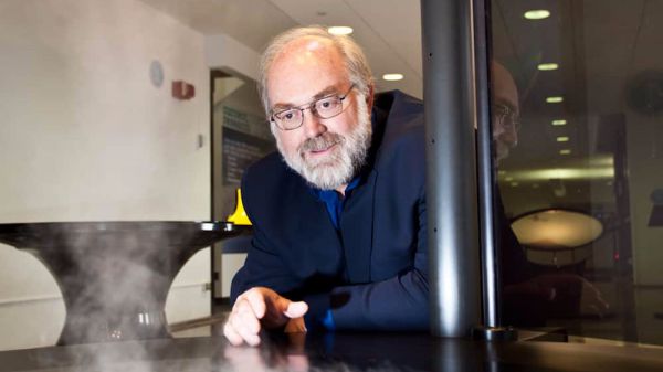 Coronavirus, la dichiarazione choc del futurologo Thomas Frey, saremo controllati da flotte di droni