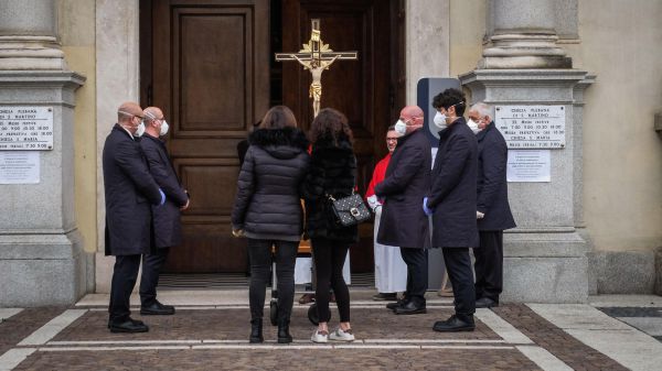 Coronavirus, chiuse la Lombardia e altre 11 province