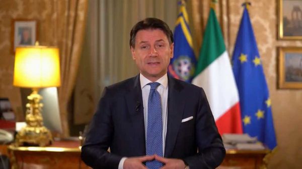 Coronavirus, messaggio di Conte al Paese su Facebook