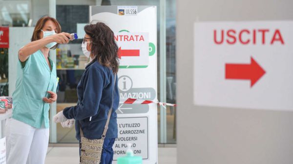 Coronavirus, boom di contagi in Veneto, Cts: "Preoccupa il trend della curva"