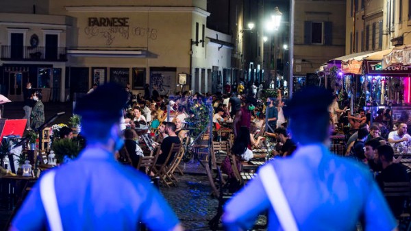 Coronavirus: sanzionati quattro locali che ieri hanno aperto a Bologna aderendo alla protesta 'IoApro'