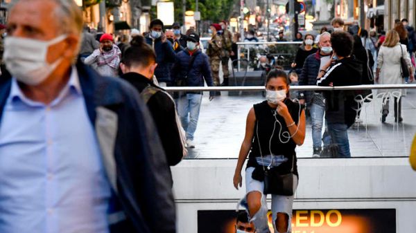 Coronavirus, stretta nelle Regioni, appello del ministro della salute Speranza, "Evitate spostamenti inutili"