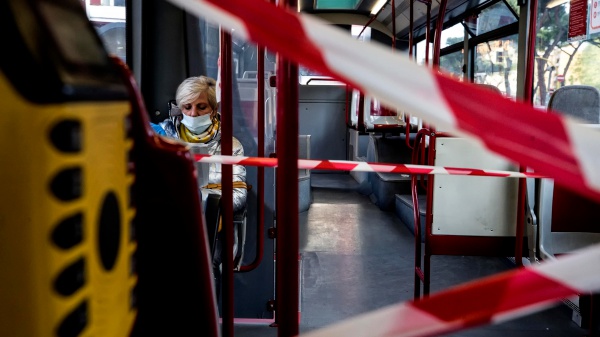 Covid, cosa cambierà dal primo maggio, tutte le novità su Green Pass, mascherine, scuola, viaggi