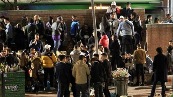 Covid, crescono i contagi fra i giovani, a gennaio gli under 20 hanno superato gli adulti