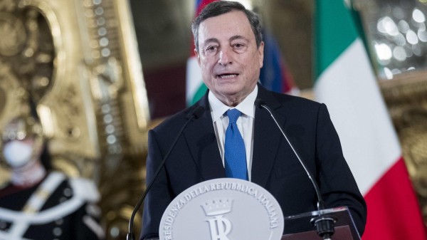 Covid, il governo lavora ai vaccini e alle riaperture con l’obbiettivo di fermare le proteste di piazza