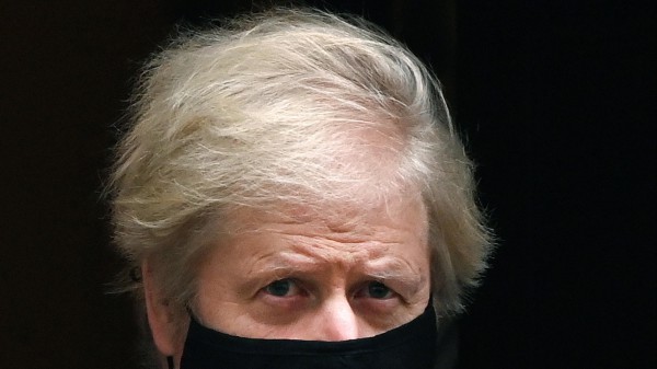 Covid, modello Boris, entro luglio vaccinati tutti gli adulti in Gran Bretagna; Londra chiede tutto l'Europeo di calcio