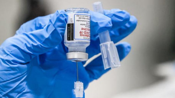 Covid, Speranza, da domani tutti potranno prenotare i vaccini