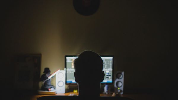 Crescono le cyberminacce, dagli hacker ai gruppi criminali
