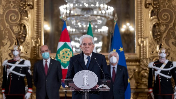 Crisi, il Capo dello Stato Mattarella alla fine ha convocato domani alle 12 Mario Draghi al Quirinale