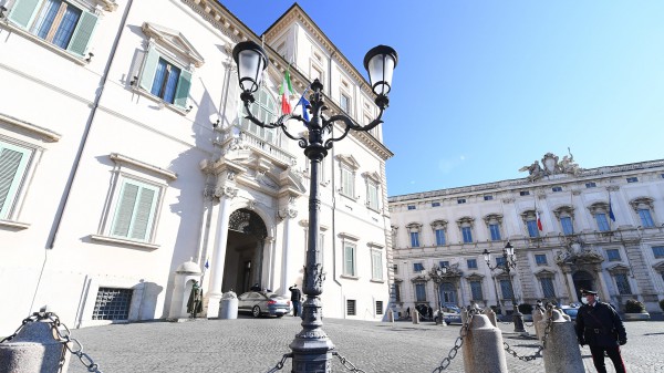 Crisi, il premier Conte alla fine si dimette e punta al terzo mandato, ma la strada appare in salita
