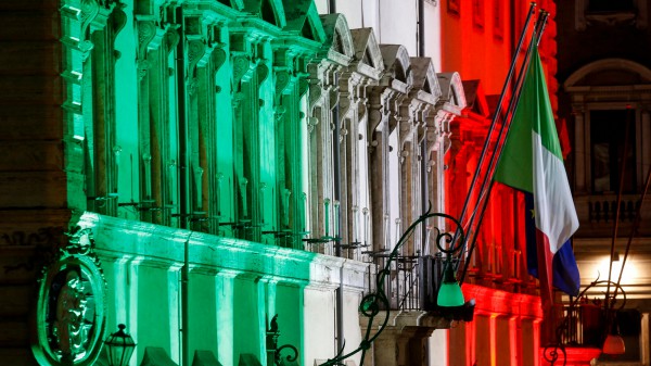 Crisi, il rebus rimane soprattutto Conte, e Renzi non scopre ancora le carte, ma impazza il totoministri
