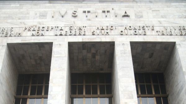 Da 25 anni tiene corsi sulla sicurezza in aziende senza diploma