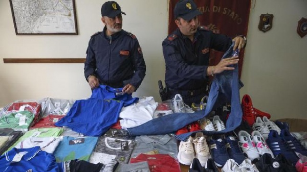 Dal vu cumprà ai social, la contraffazione in Italia vale quasi 9 miliardi