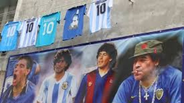 Dalma Maradona contro tutti per la morte del padre, si infittisce il giallo sull'eredità, da favola, dell'argentino