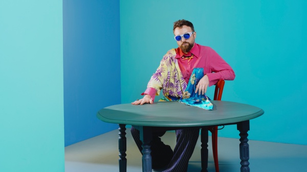 Verso Sanremo, Dargen D'Amico presenta a RTL 102.5 il brano in gara “AI AI”