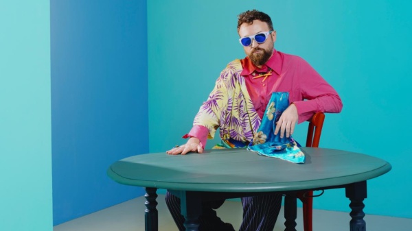 Dargen D'Amico a Sanremo 2026 con “Ai ai”: il testo e il significato del brano in gara al Festival