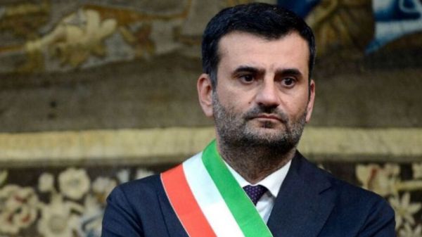 Decaro: "Governo scorretto, noi sindaci non possiamo controllare piazze e vie da chiudere per movida"