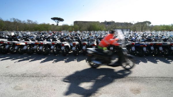 Decreto clima, c'è il bonus rottamazione per scooter e auto Euro 3