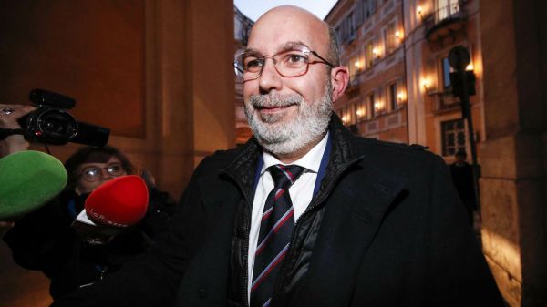 Decreto liquidità, Vito Crimi spiega le misure del governo per aiutare le piccole e medie imprese in crisi per il coronavirus