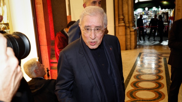 Dell'Utri riviato a giudizio per non aver comunicato le variazioni patrimoniali dovute aui bonifici di  Berlusconi